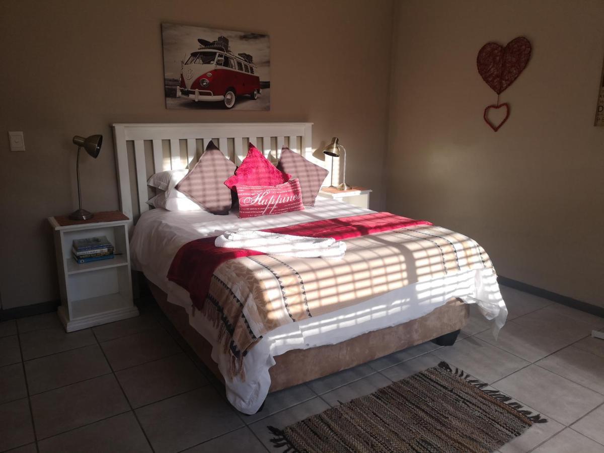 Mackenzies Accommodation 이스트런던 외부 사진