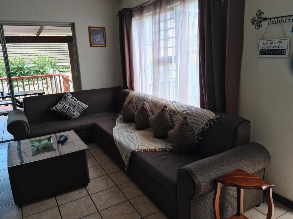 Mackenzies Accommodation 이스트런던 외부 사진