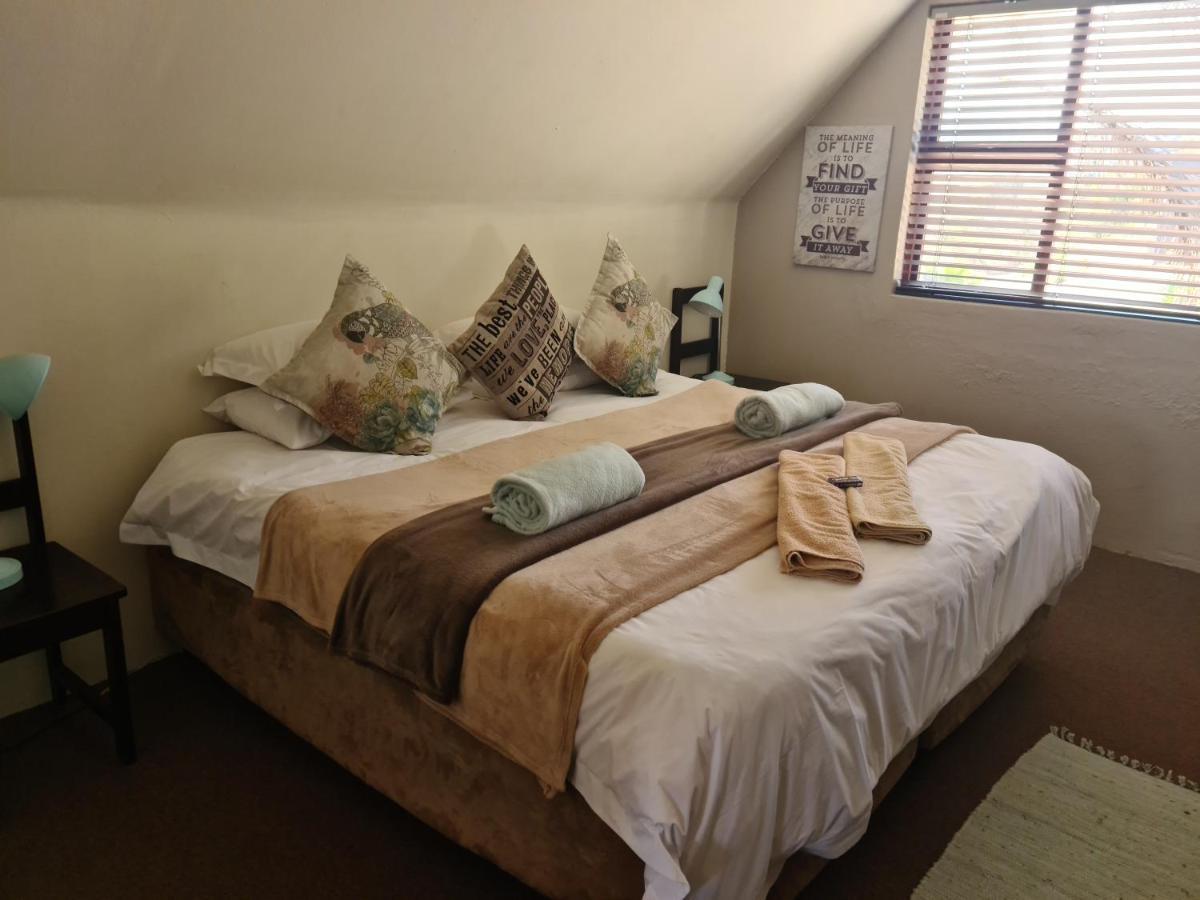 Mackenzies Accommodation 이스트런던 외부 사진