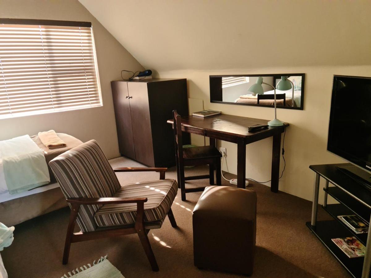 Mackenzies Accommodation 이스트런던 외부 사진