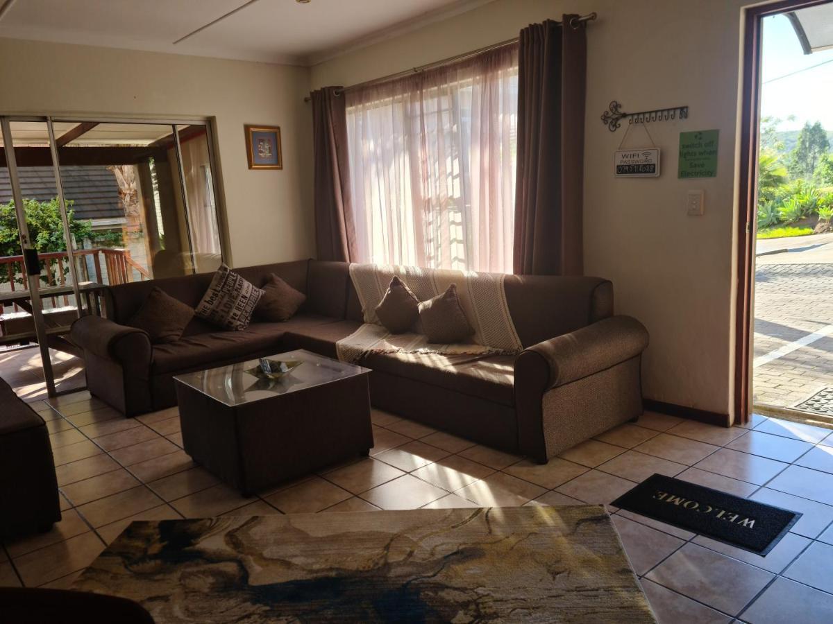 Mackenzies Accommodation 이스트런던 외부 사진