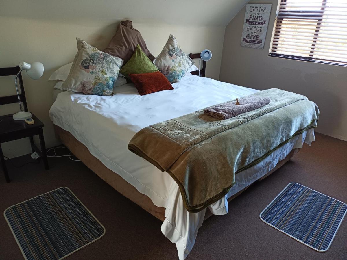 Mackenzies Accommodation 이스트런던 외부 사진