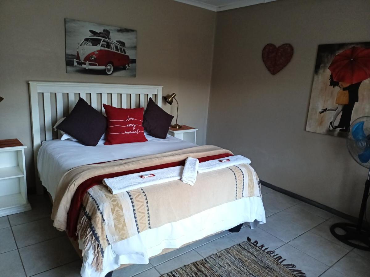 Mackenzies Accommodation 이스트런던 외부 사진