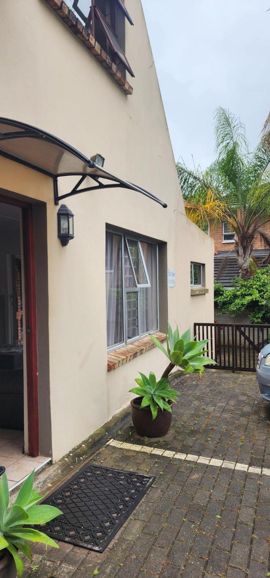 Mackenzies Accommodation 이스트런던 외부 사진
