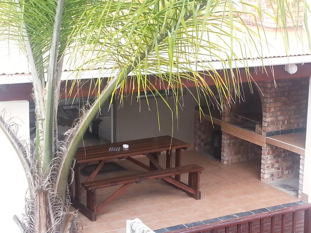 Mackenzies Accommodation 이스트런던 외부 사진