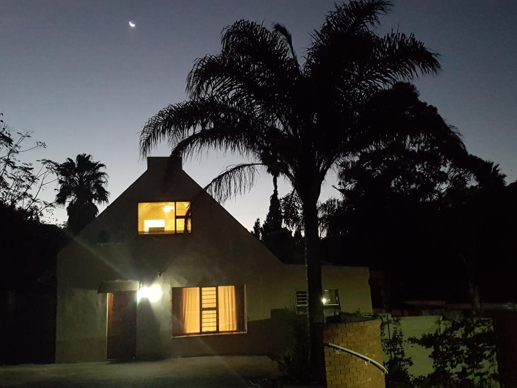 Mackenzies Accommodation 이스트런던 외부 사진