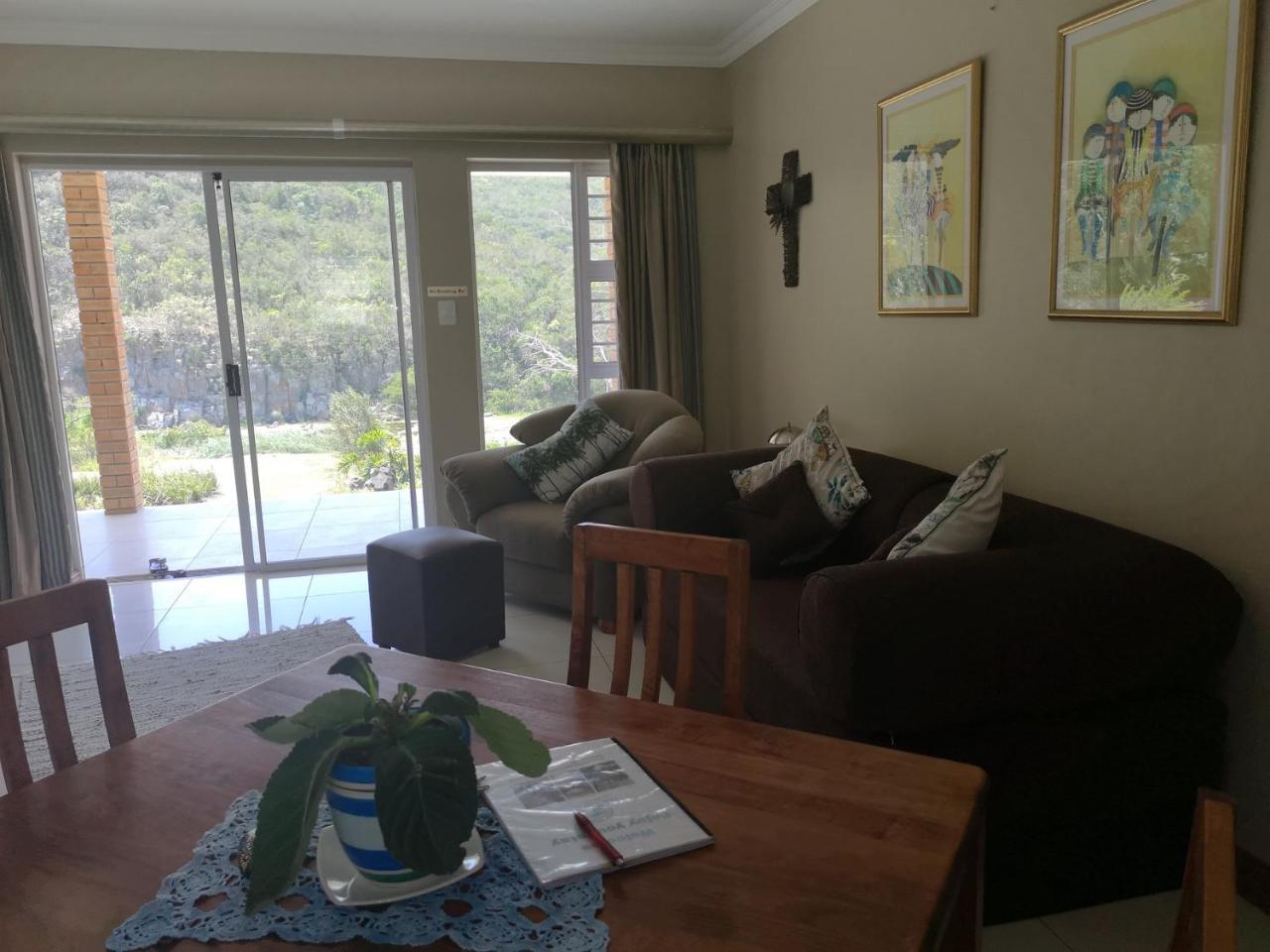 Mackenzies Accommodation 이스트런던 외부 사진